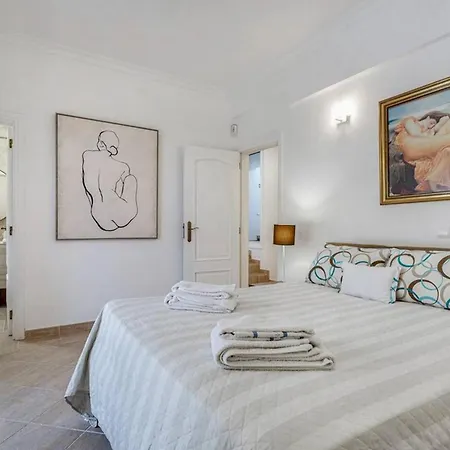 Villa 7 Bedrooms Pool In Algarve Villa